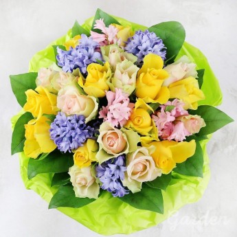 «Яркие цветы в крафт-пакете»